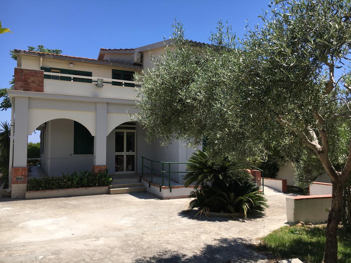 Villa Del Falso Pepe Avola Exterior photo