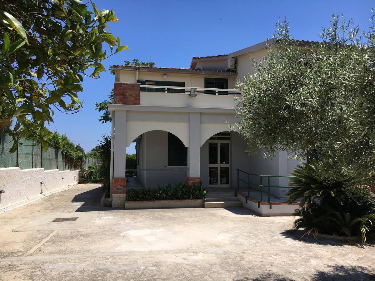 Villa Del Falso Pepe Avola Exterior photo